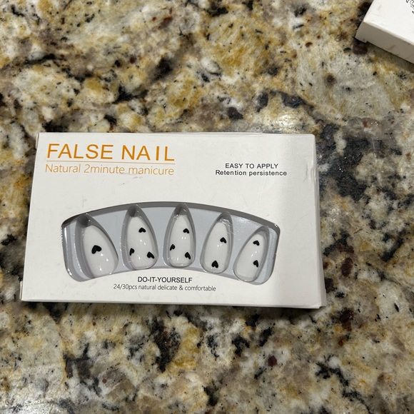 Assorted False Nail Sets - Picture 3 of 6